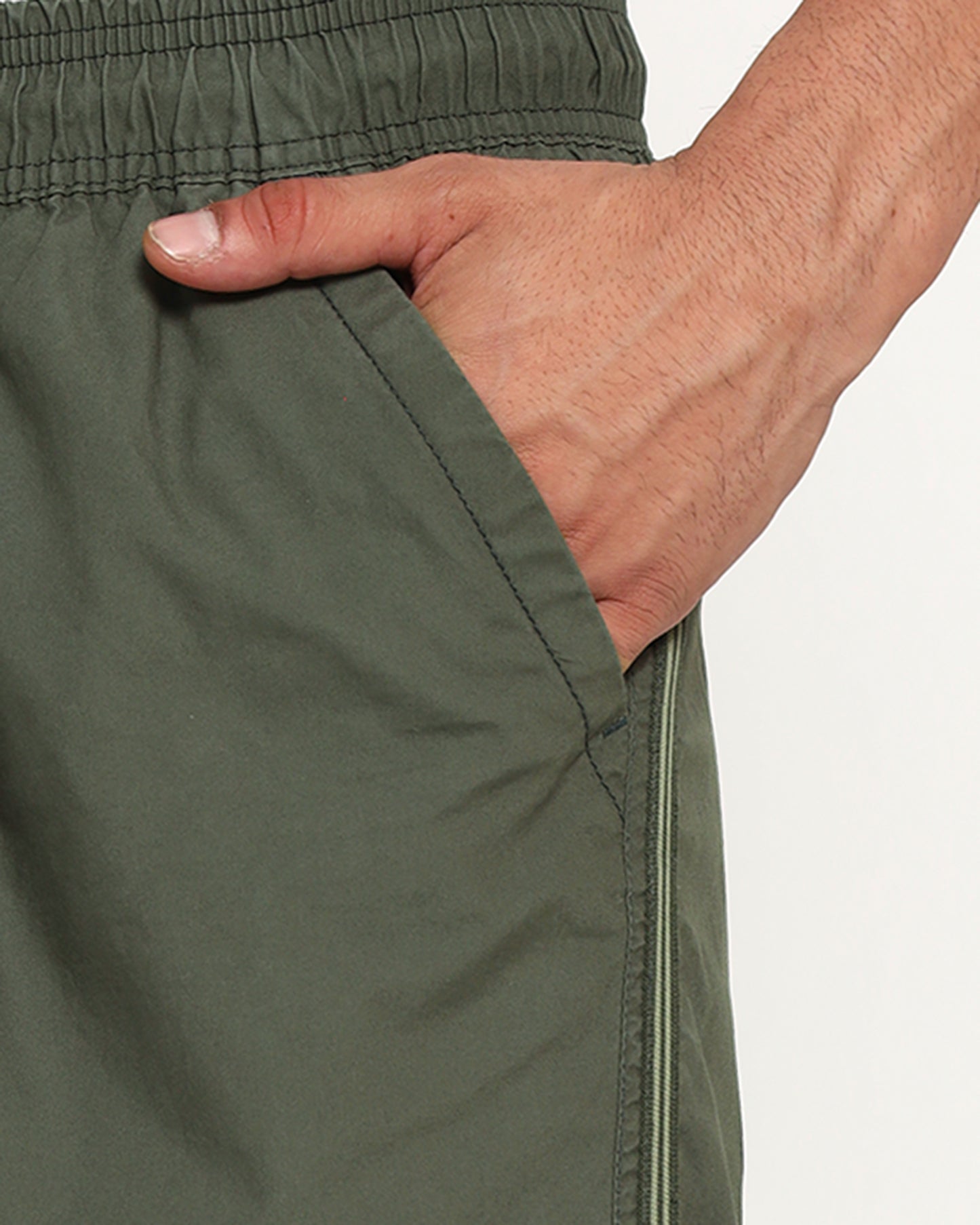 Men’s relaxed Bermuda bottoms